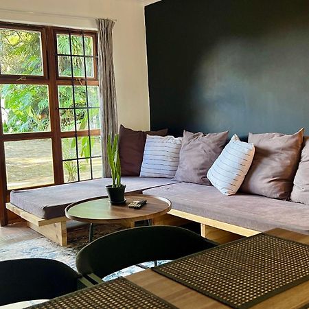 Loerieroep Estate - Mountainview Selfcatering Accommodation Nelspruit ネルスプロイト エクステリア 写真