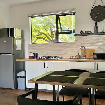 Loerieroep Estate - Mountainview Selfcatering Accommodation Nelspruit ネルスプロイト エクステリア 写真
