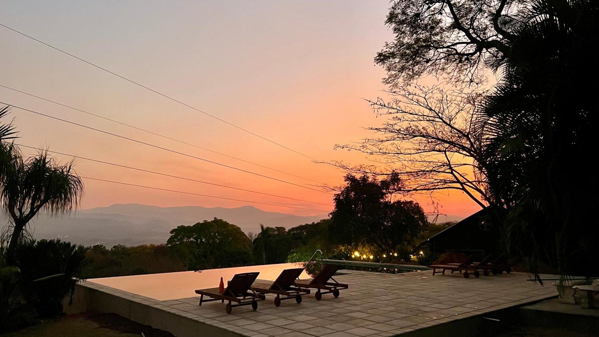 Loerieroep Estate - Mountainview Selfcatering Accommodation Nelspruit ネルスプロイト エクステリア 写真
