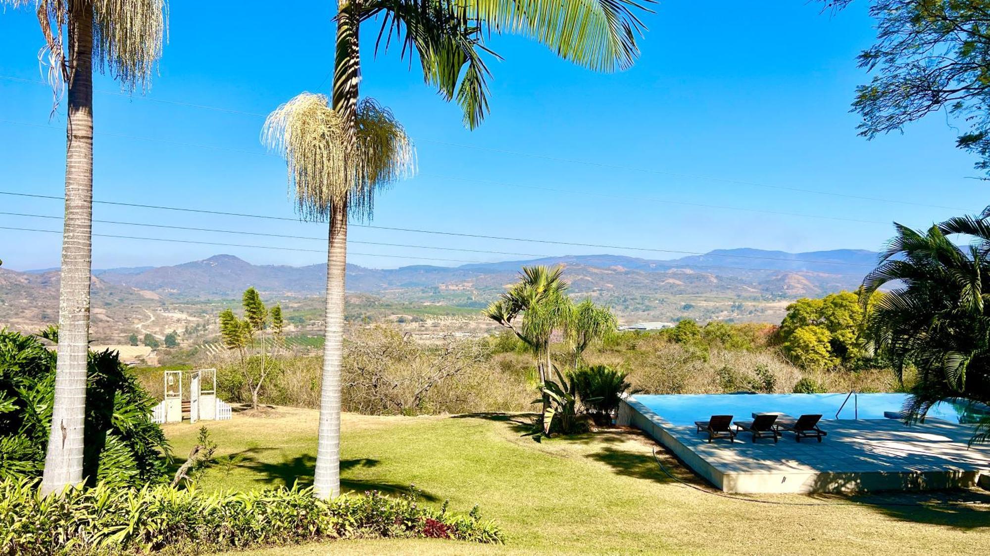 Loerieroep Estate - Mountainview Selfcatering Accommodation Nelspruit ネルスプロイト エクステリア 写真