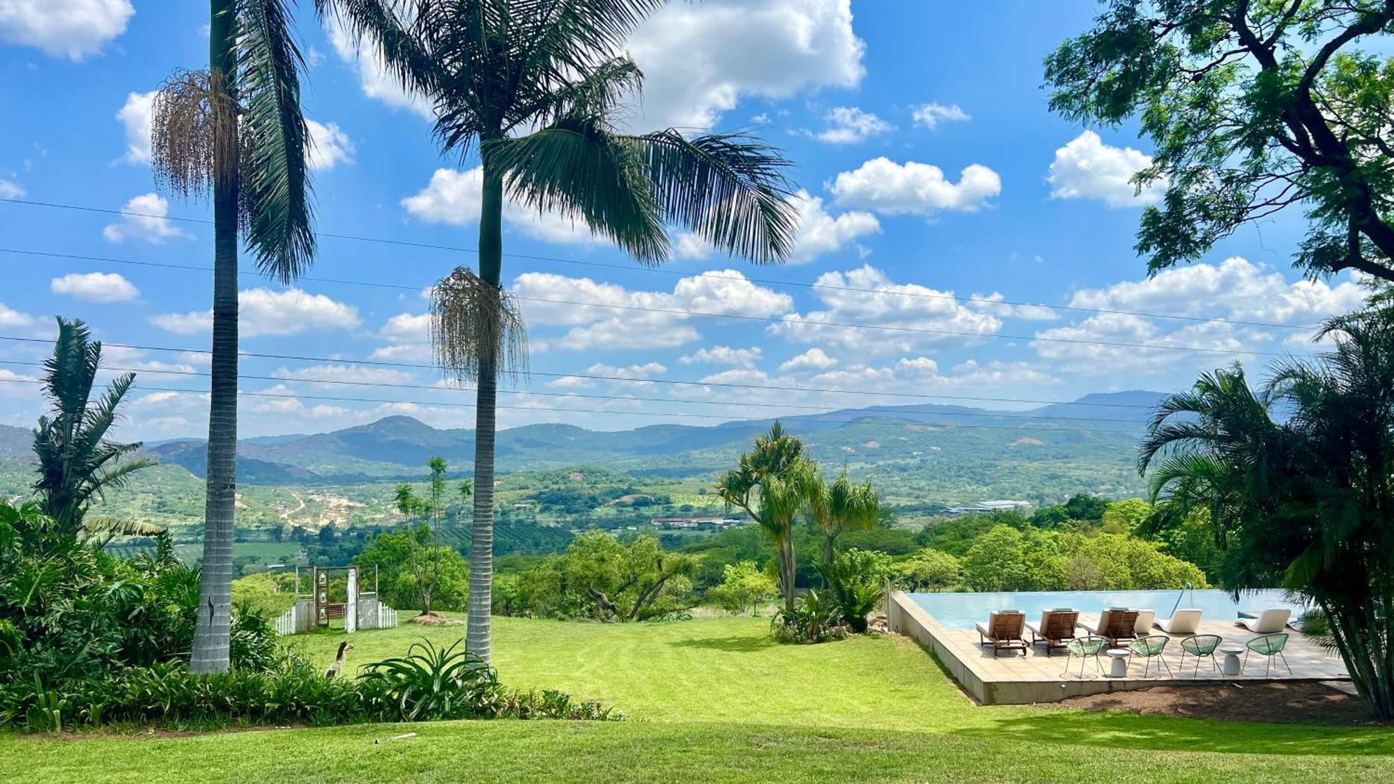 Loerieroep Estate - Mountainview Selfcatering Accommodation Nelspruit ネルスプロイト エクステリア 写真