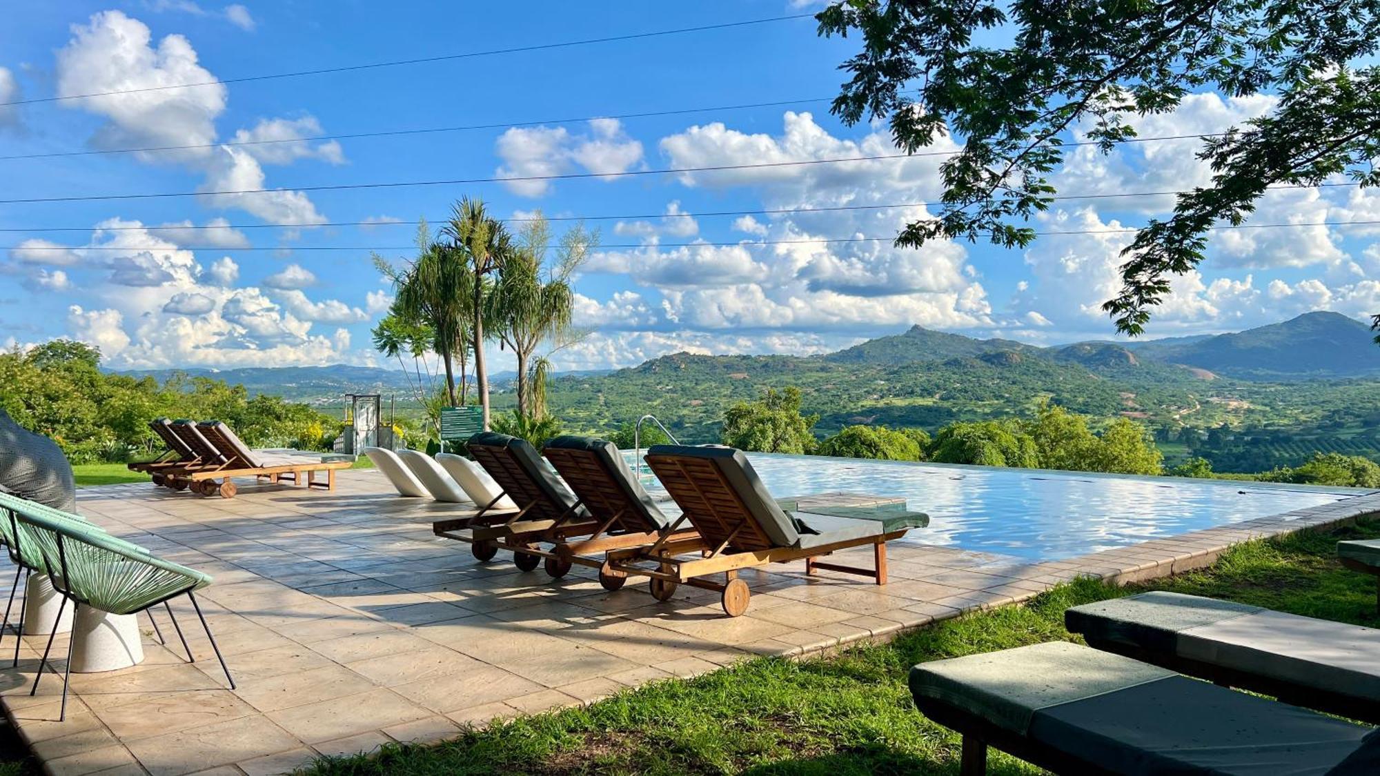 Loerieroep Estate - Mountainview Selfcatering Accommodation Nelspruit ネルスプロイト エクステリア 写真